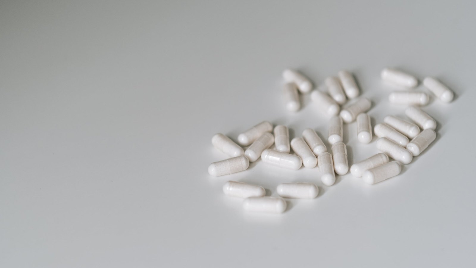 Capsules op een rustig, egaal aanrecht